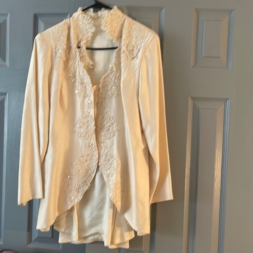 Vintage jacket handmade needs some work on buttons   Pearl design